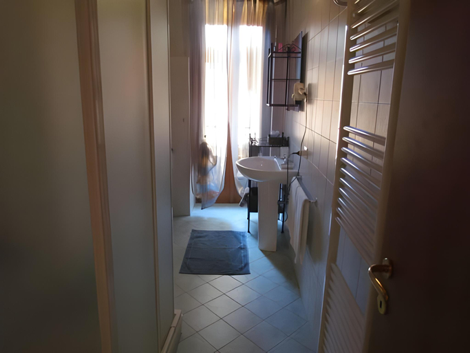 Bathroom 2, La Contrada, Bergamo