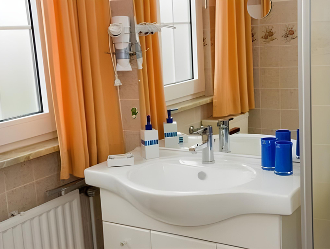 Bathroom 3, Landhotel Alte Schule Minsen, Friesland