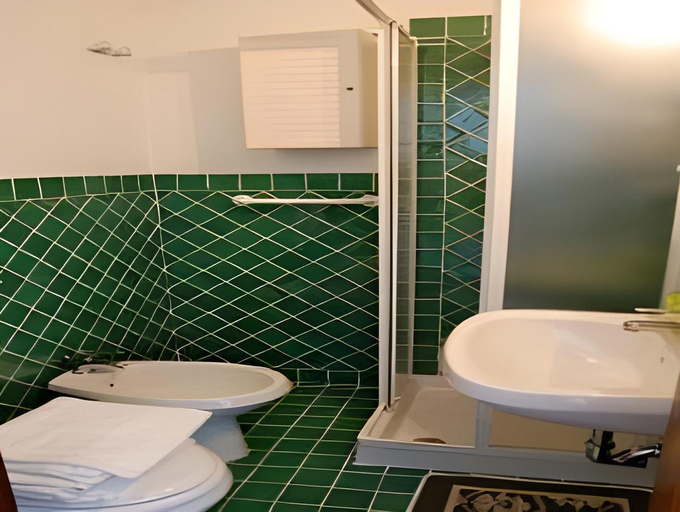 Bathroom 3, Max Apartments, Florence