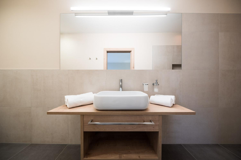 Bathroom 3, Weingut Weidlhof - Suite & Breakfast - Vacation for wine lovers, Bolzano