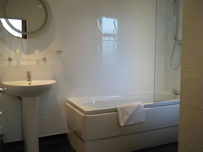 Bathroom 3, Babbacombe Royal Hotel and Carvery, Torbay