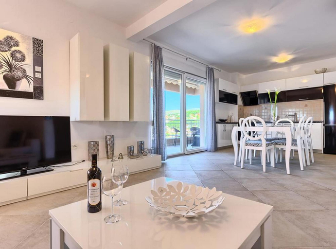 Others 3, Luxury Apartment Okrug Gornji With Sea View and Pool, Okrug