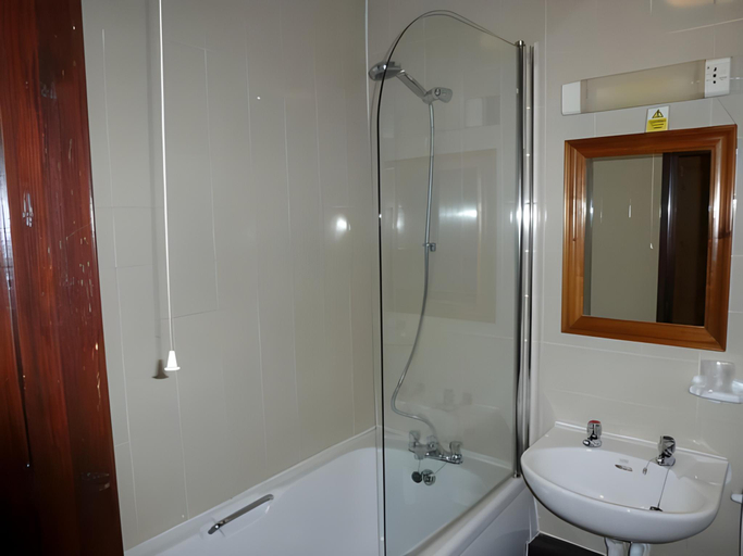 Bathroom 3, Narborough Arms, Leicestershire