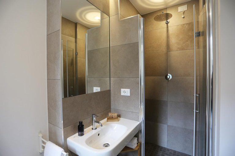 Bathroom 8