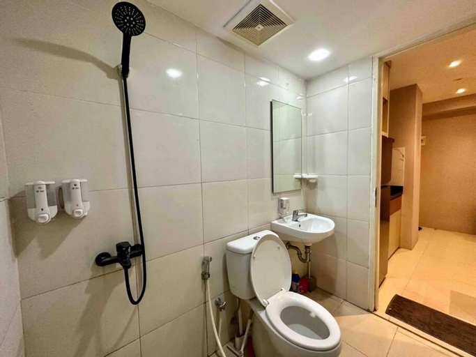 Bedroom 2, Luxury Poolside 2BR Orchard Apartment, Pakuwon Mall, Surabaya