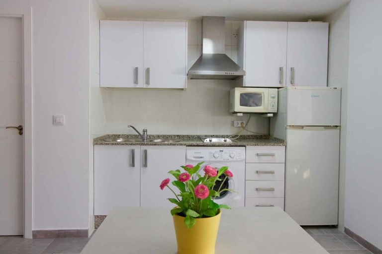 Others 3, Estudio centrico metros de la playa con aire by Lightbooking, Cádiz
