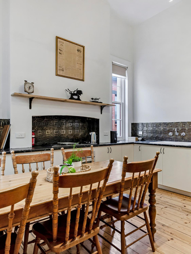 Food & Drinks 5, Annesley House, Glenelg - Portland