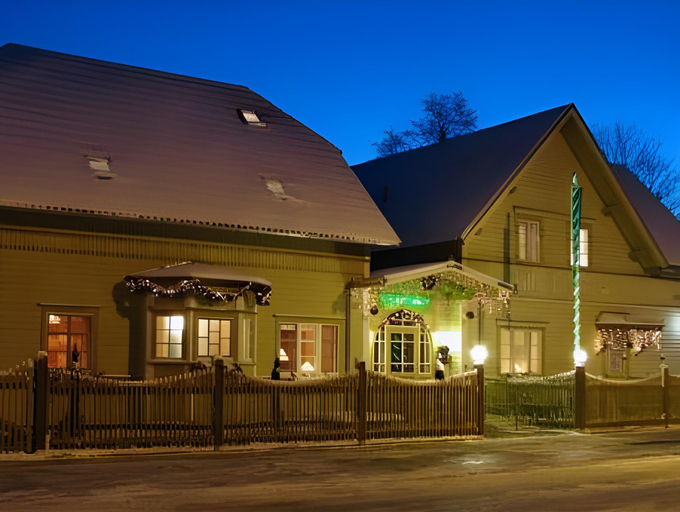 Exterior & Views