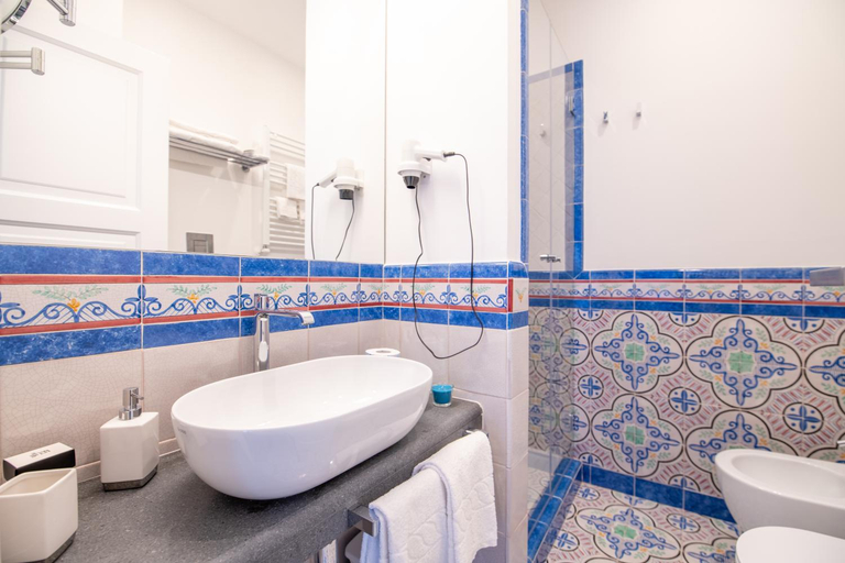 Bathroom 2, Valle d'Amalfi Suites, Salerno