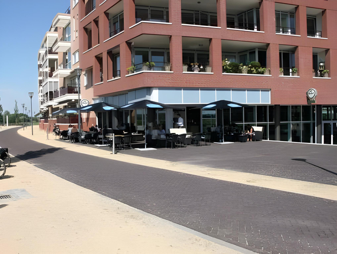 Exterior & Views