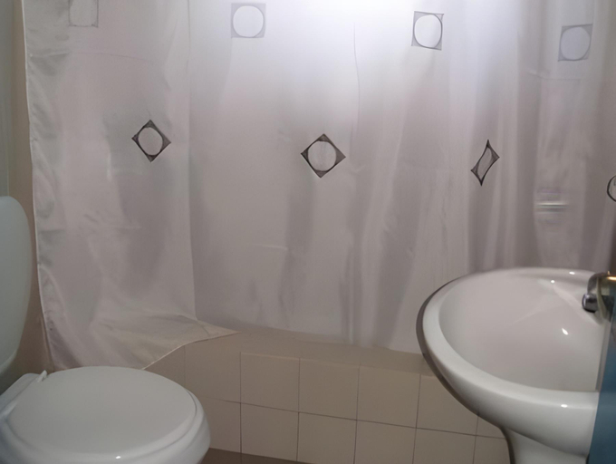 Bathroom 3, Lago Argentino Hostel, Lago Argentino