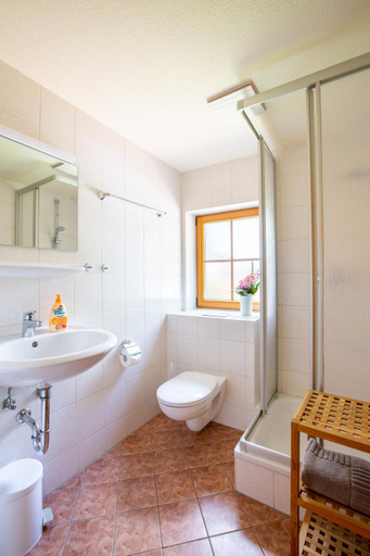 Bathroom 3, Landgasthof Fischer, Mittelsachsen