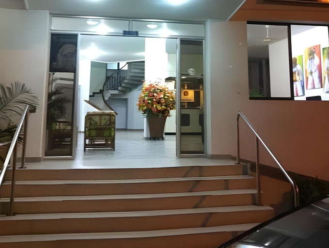 Others 5, Hotel Betoma, Santa Marta (Dist. Esp.)