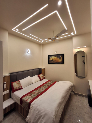 Bedroom 1, Raghav Vilas, Varanasi