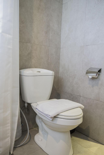 Bathroom 13