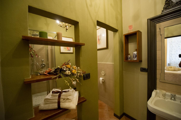 Bathroom 2, Borgo Cortese, Alessandria