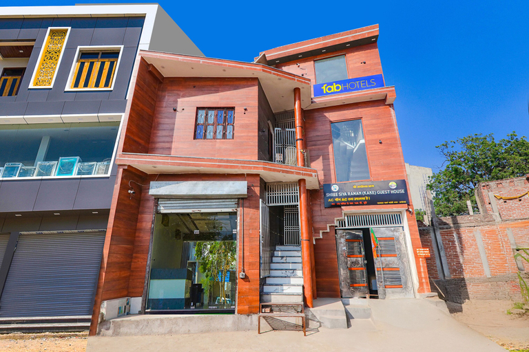 Exterior & Views