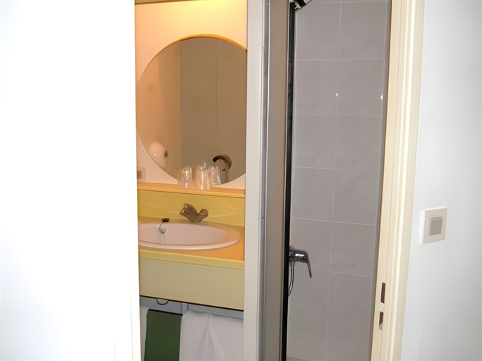 Bathroom, Cat'Hotel, Drôme