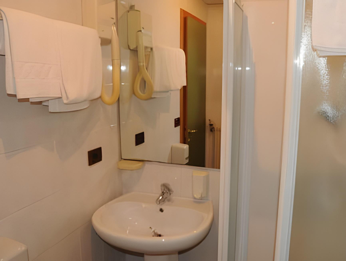 Bathroom 3, B&B Hotel Roy, Treviso