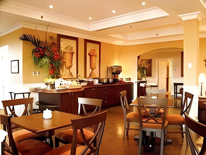Food & Drinks 3, Le St-Martin Hotel & Suites, Laval