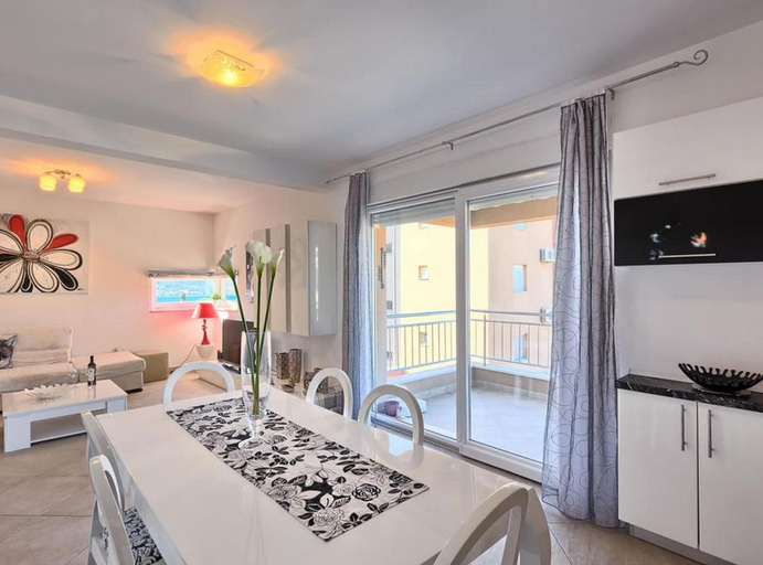 Others 5, Luxury Apartment Okrug Gornji With Sea View and Pool, Okrug
