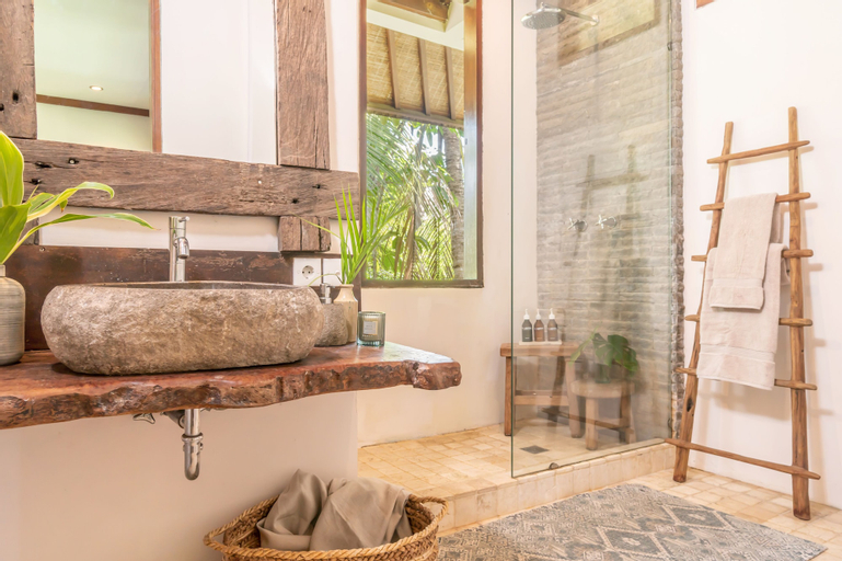 Bathroom 8