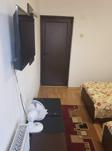 Others 4, Casa Stela, Tomesti
