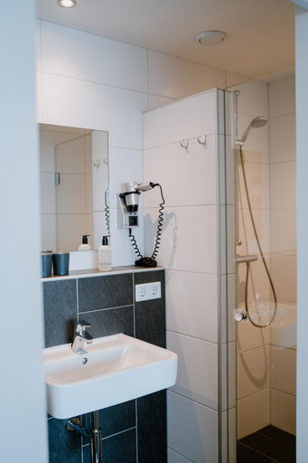 Bathroom 3, Hotel Kodde, Veere