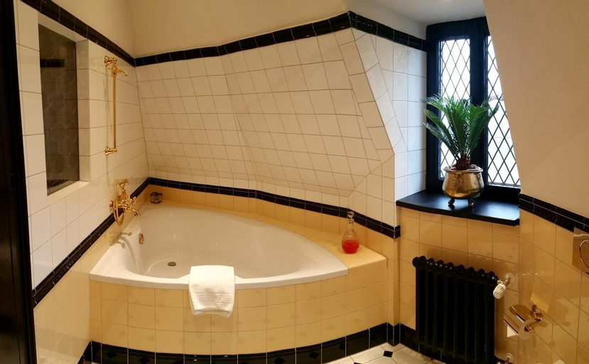 Bathroom 12