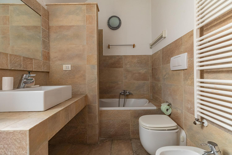 Bathroom 3, TrinitaDeiMonti Guest House, Roma
