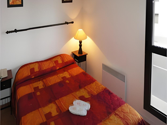 Bedroom 3, Sejours & Affaires Saint Nicolas, Rhône
