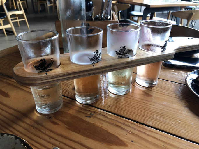 Food & Drinks, Daisy House - Whittington - 10 minutes to central Geelong, Bellarine - Inner