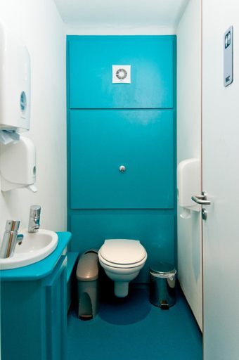 Bathroom 3, YHA York Hostel, York