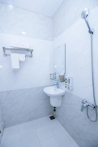 Bathroom 10