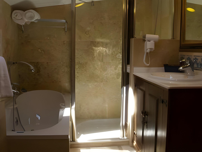 Bathroom 3, Hotel Monumento Convento de San Benito, Pontevedra
