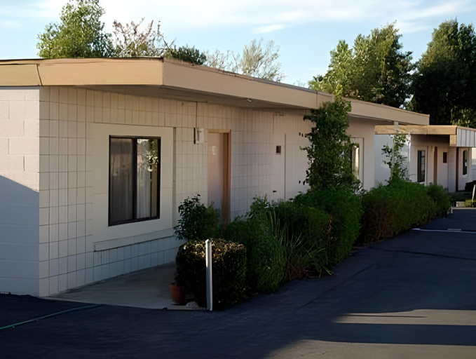Exterior & Views 2, Royal Inn & Suites, Riverside
