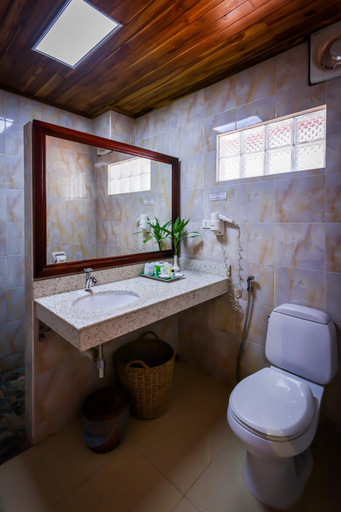 Bathroom 4, Villa Chitdara, Chomphet