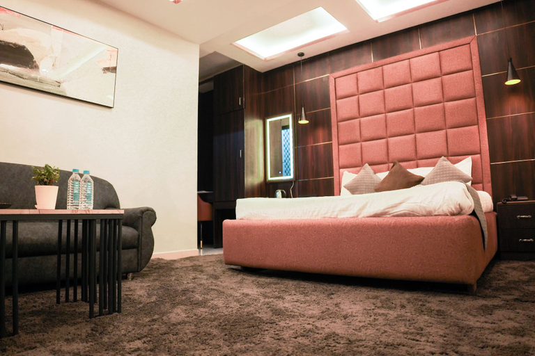 Bedroom 3, The Palatial Hotel, Lucknow