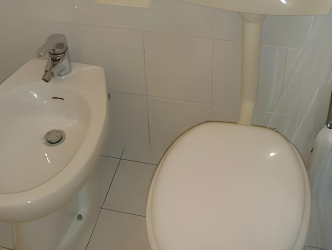 Bathroom 1, Hotel I 4 Assi, Lucca