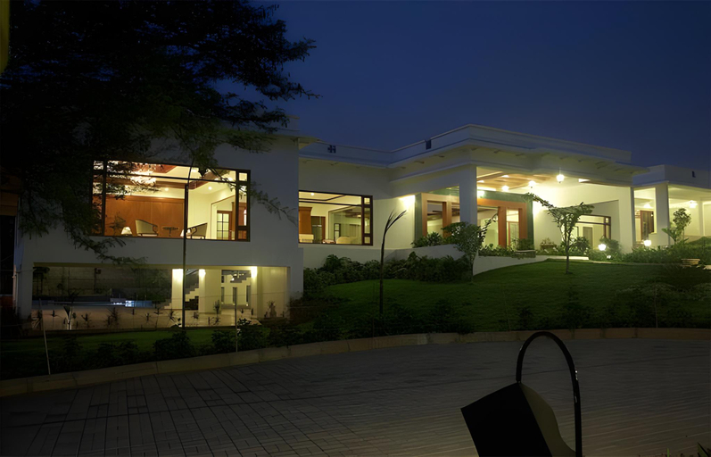 Exterior & Views