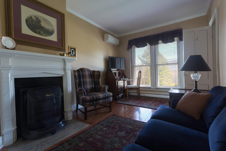 Others 5, The Inn at Manchester, Bennington