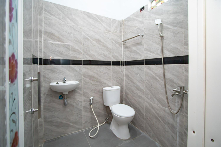 Bathroom 14