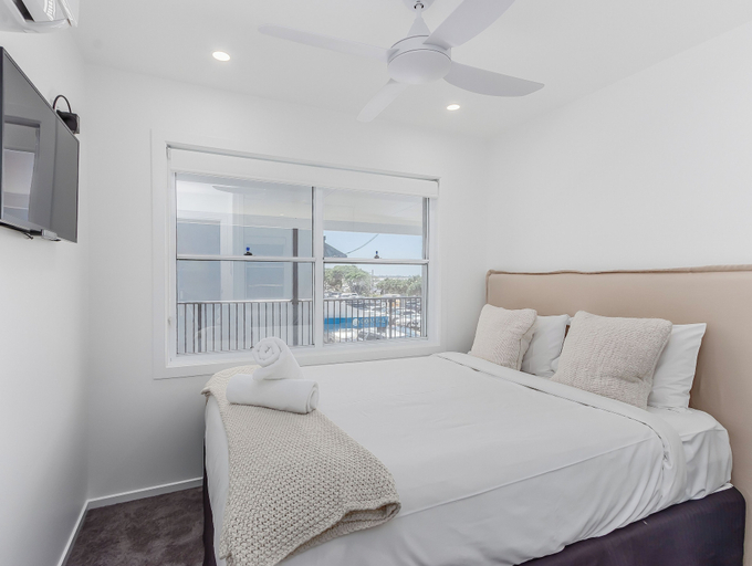 Bedroom 2, Relax on Marine Parade 2 BDR Apartment, Tweed Heads
