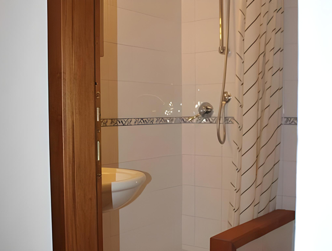 Bathroom 4, Hotel La Meridiana, Alessandria