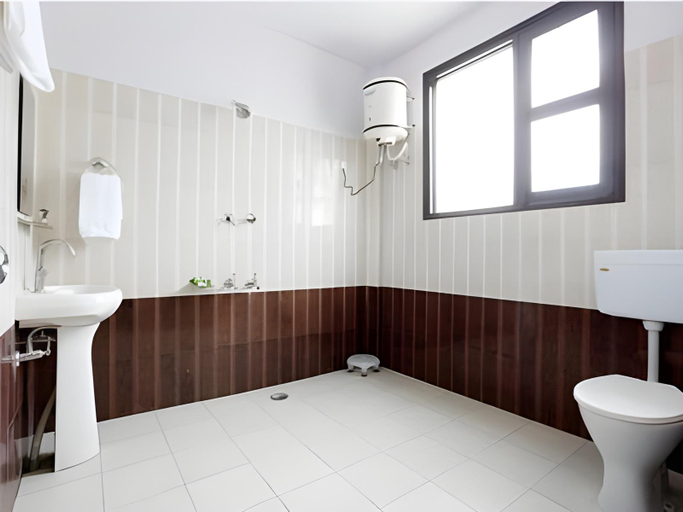 Bathroom 2, Hotel 47 Hill, Kullu