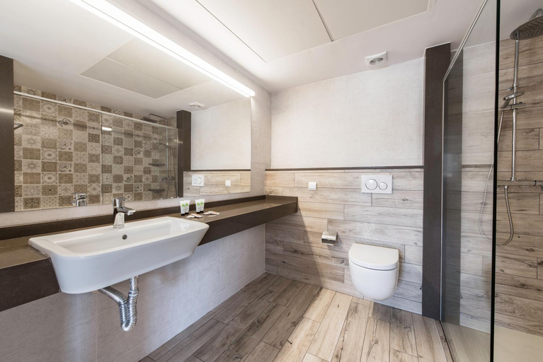 Bathroom 4, Oasis Sa Tanca Apartments by Typic Hotels, Baleares