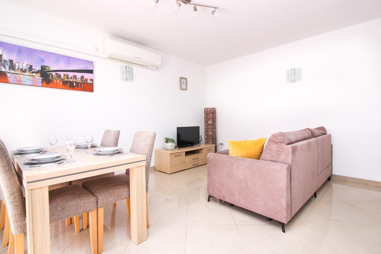 Shared lounge/TV area