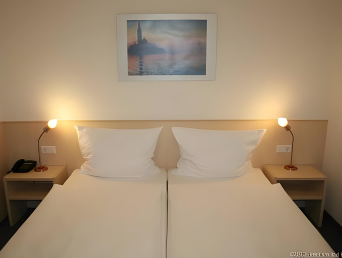 Bedroom 3, Hotel Am Bad, Esslingen