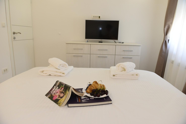 Others 5, Apartmani Stefanija