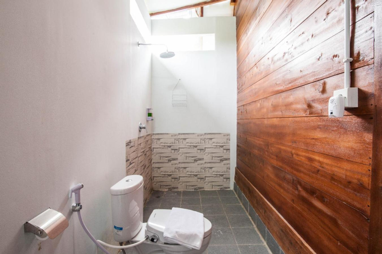 Bathroom 12